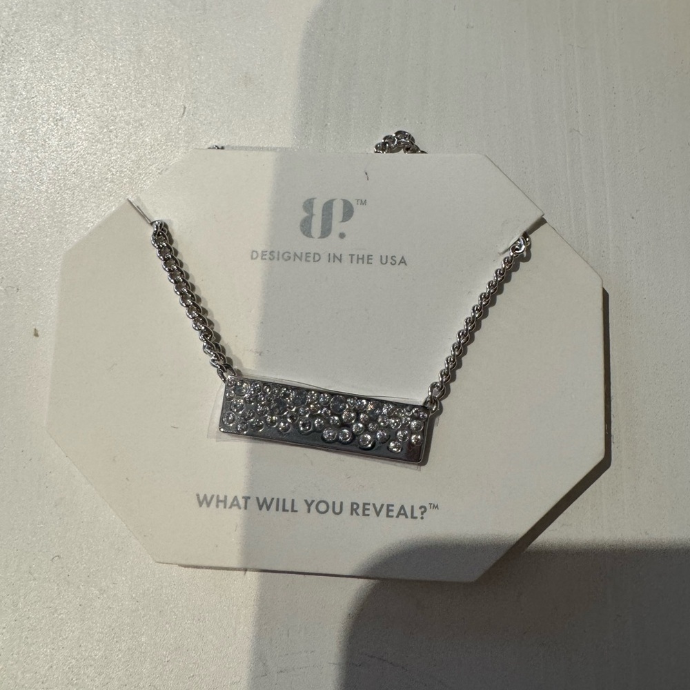 Stylish Silver Necklace with Crystal Details
